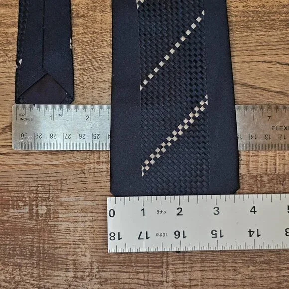 Brioni 100% Silk Italian New Standard Neck Tie Jacquard Checkered Stripe